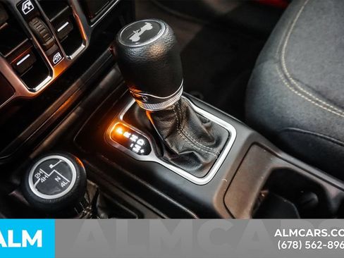 Used 2025 Jeep Wrangler Unlimited Sahara AWD/4WD image 38