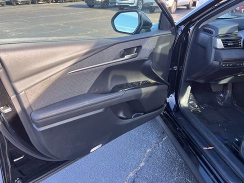 Used 2025 Toyota Camry XLE w/ Premium Package image 6