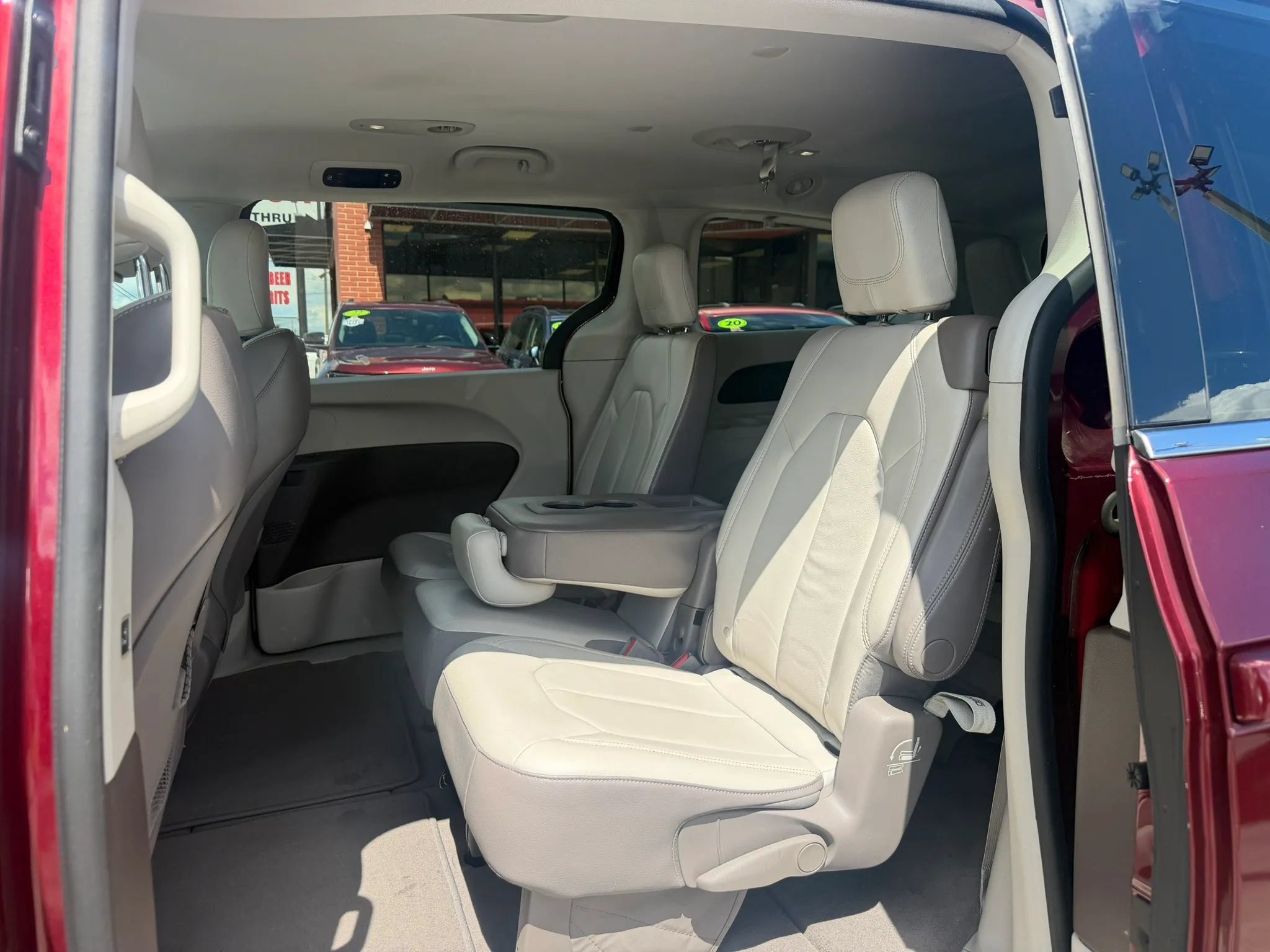 Used 2017 Chrysler Pacifica Touring-L w/ Tire & Wheel Group FWD image 14