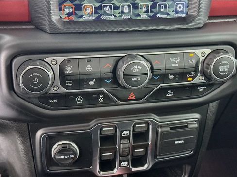 Used 2023 Jeep Gladiator Rubicon w/ Cold Weather Group AWD/4WD image 15