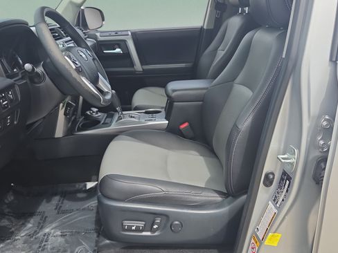 Used 2017 Toyota 4Runner SR5 Premium AWD/4WD image 9