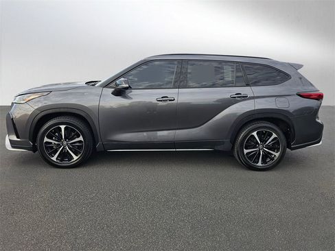 Used 2021 Toyota Highlander XSE image 2