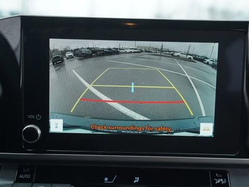 Used 2025 Toyota Camry SE image 27