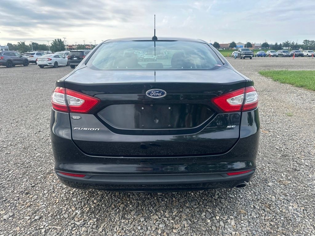 Used 2016 Ford Fusion SE FWD image 8