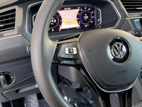 Used 2021 Volkswagen Tiguan SEL FWD image 24