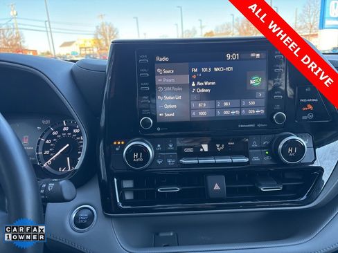 Used 2020 Toyota Highlander XLE image 19