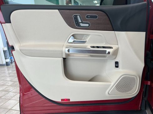 Used 2020 Mercedes-Benz GLB 250 4MATIC image 12