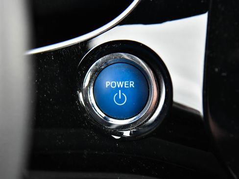 Used 2021 Toyota Prius LE image 25