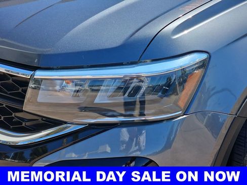 Used 2023 Volkswagen Taos SE FWD image 28