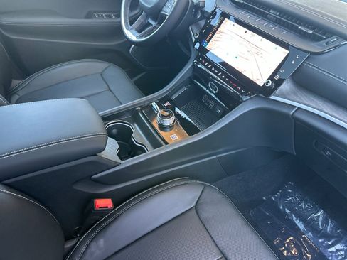New 2026 Jeep Grand Cherokee L Limited AWD/4WD image 17
