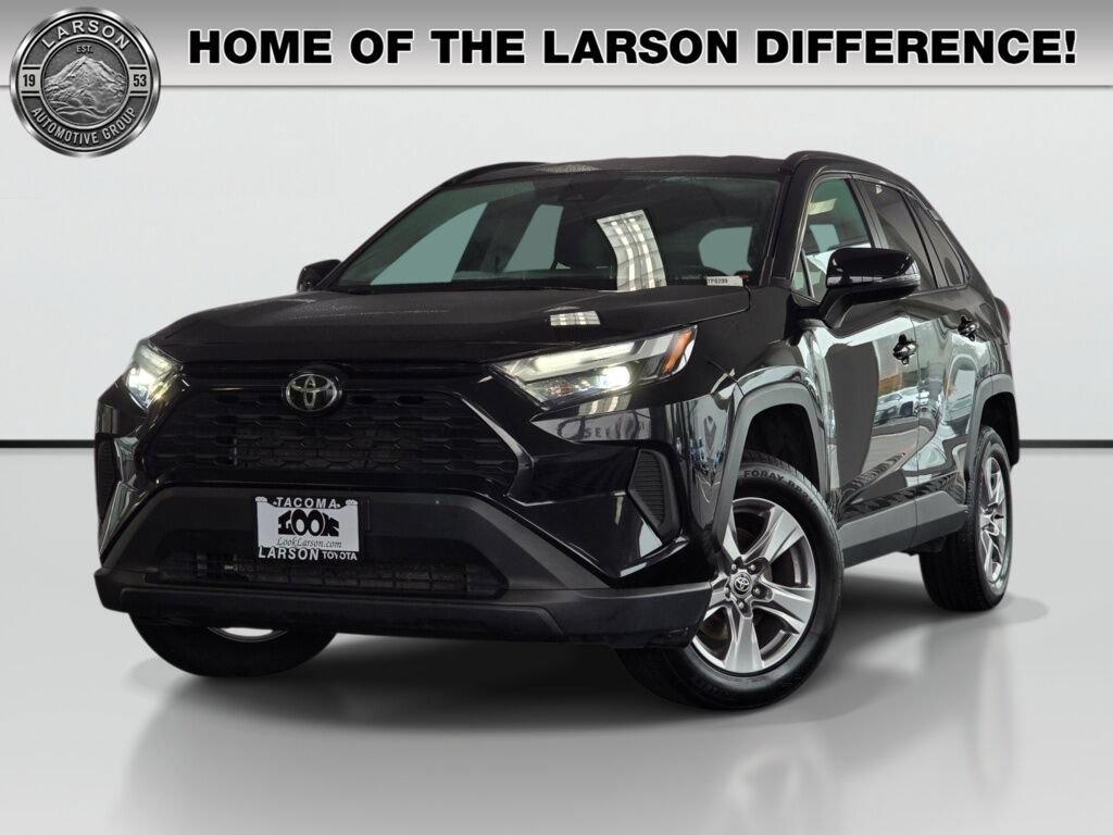 Used 2025 Toyota RAV4 XLE AWD/4WD image 1