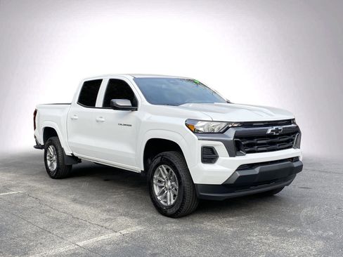 Used 2026 Chevrolet Colorado LT image 2