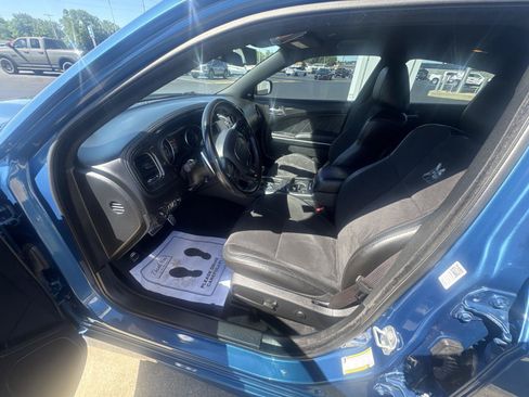 Used 2022 Dodge Charger Scat Pack w/ Plus Group RWD image 8