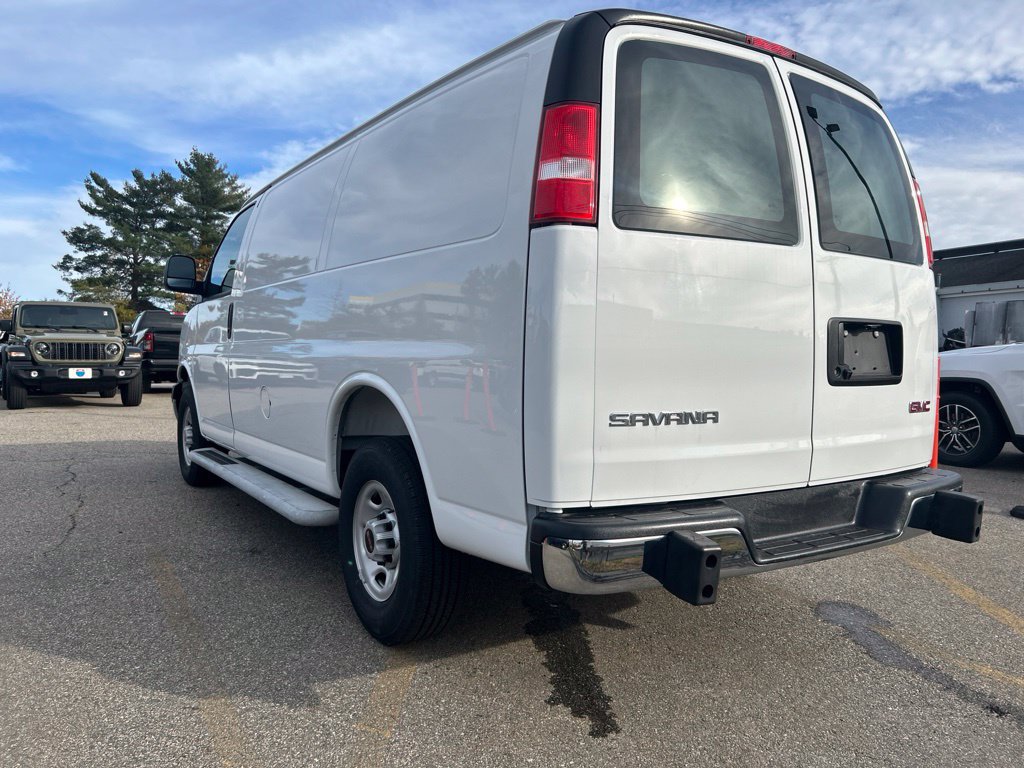 Used 2025 GMC Savana 2500 w/ Driver Convenience Package RWD image 4