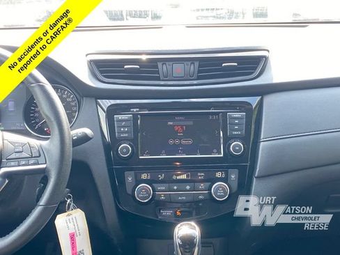 Used 2020 Nissan Rogue S FWD image 22