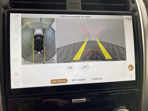 Used 2025 Land Rover Discovery S image 23