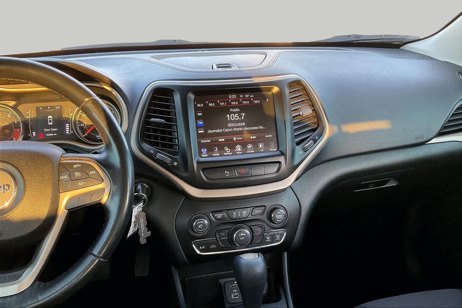 Used 2015 Jeep Cherokee Latitude FWD image 8