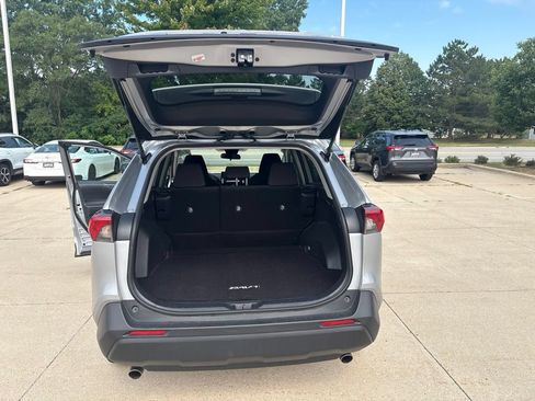 Used 2019 Toyota RAV4 LE FWD image 21