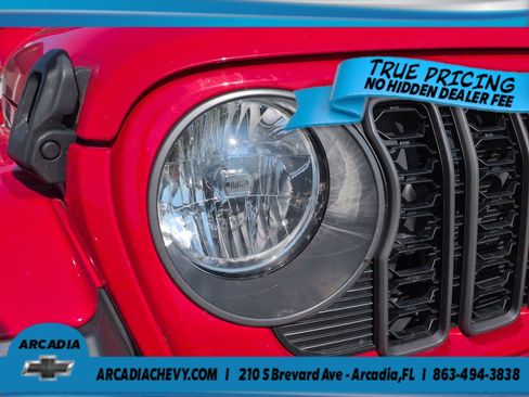 Used 2024 Jeep Gladiator Sport AWD/4WD image 9