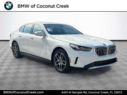 Used 2025 BMW i5 eDrive40i w/ Premium Package image 1