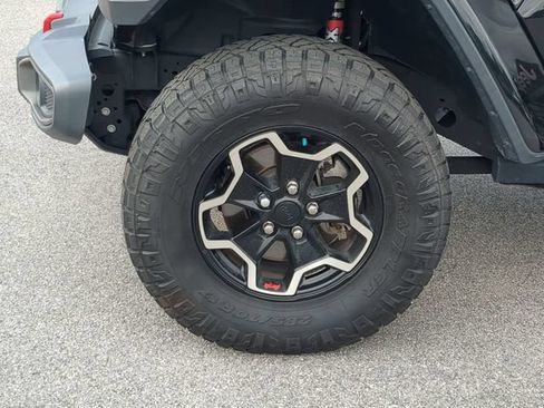 Used 2020 Jeep Gladiator Rubicon w/ Dual Top Group AWD/4WD image 10