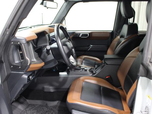 Used 2024 Ford Bronco Outer Banks AWD/4WD image 3
