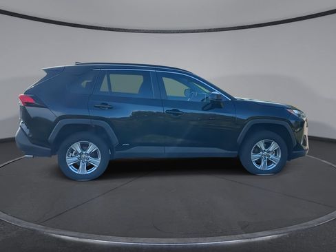 Used 2024 Toyota RAV4 LE AWD/4WD image 9