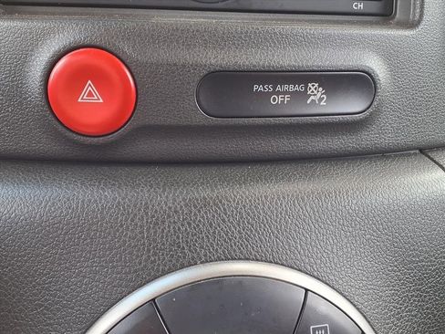 Used 2011 Nissan Cube 1.8 SL w/ Interior Illumination Pkg FWD image 25