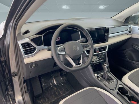 New 2026 Volkswagen Taos SE image 4