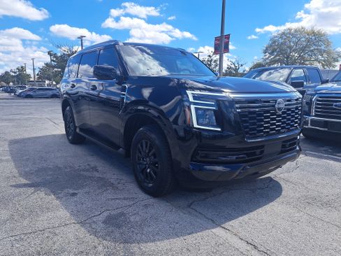 Certified 2025 Nissan Armada SV image 3