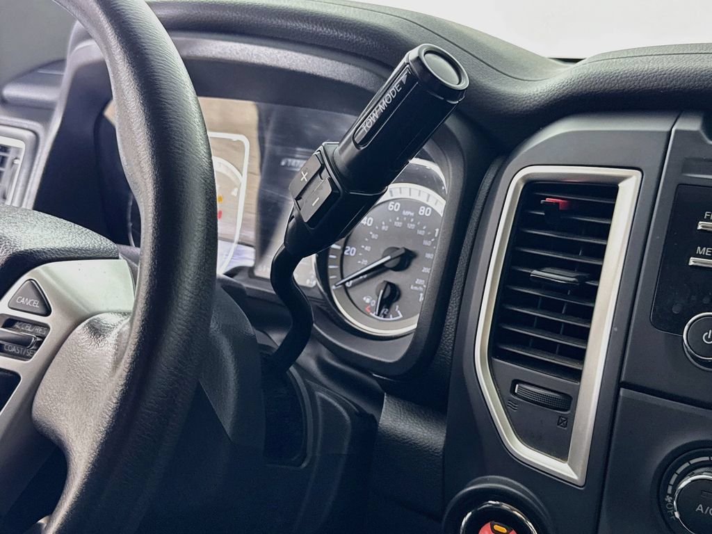 Used 2017 Nissan Titan S AWD/4WD image 18