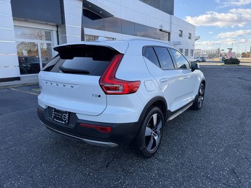 Used 2022 Volvo XC40 T5 Momentum w/ Premium Package image 5