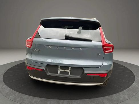 Used 2021 Volvo XC40 T4 Momentum FWD image 6