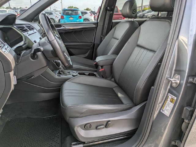 Used 2023 Volkswagen Tiguan SE R-Line AWD/4WD image 7