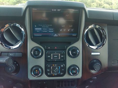 Used 2016 Ford F250 Lariat w/ Lariat Ultimate Package AWD/4WD image 9