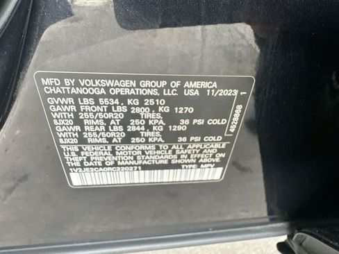 Used 2024 Volkswagen Atlas Cross Sport SE FWD image 29