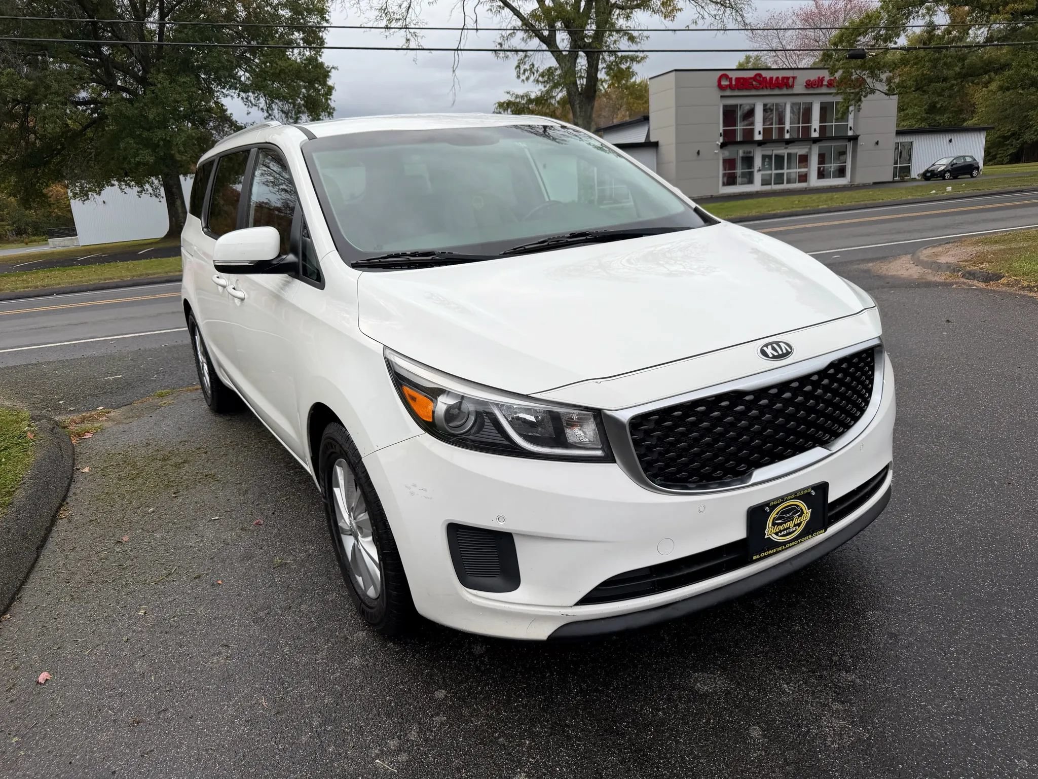 Used 2016 Kia Sedona LX w/ LX Essentials Premium Package FWD image 3