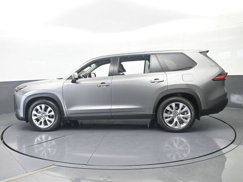 Used 2025 Toyota Grand Highlander AWD image 3