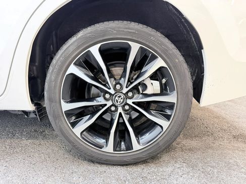 Used 2018 Toyota Corolla SE FWD image 23