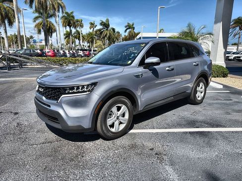 Used 2023 Kia Sorento LX FWD image 4