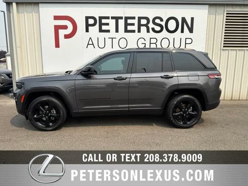 Used 2024 Jeep Grand Cherokee Altitude AWD/4WD image 7