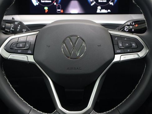 New 2025 Volkswagen Tiguan SE image 17