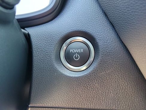 Used 2025 Toyota Corolla SE image 14