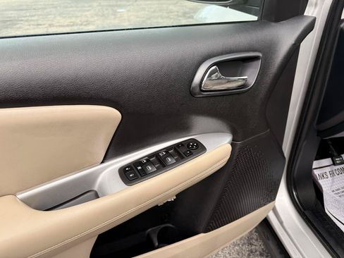 Used 2012 Dodge Journey SXT w/ Flexible Seating Group FWD image 9