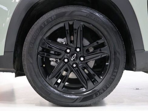 Used 2024 Chevrolet Trax ACTIV w/ Sunroof Package image 11