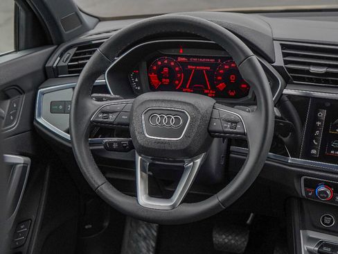 Certified 2025 Audi Q3 2.0T Premium w/ Convenience Package image 24