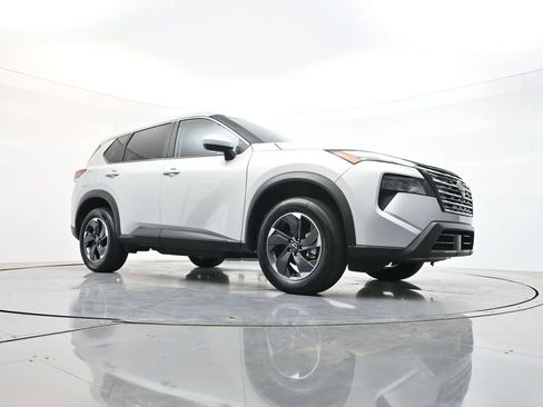 Used 2025 Nissan Rogue SV AWD/4WD image 27
