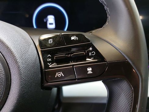 Used 2025 Hyundai Elantra Limited FWD image 17