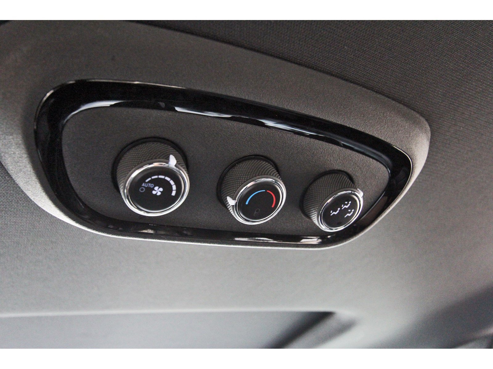 Used 2023 Dodge Durango GT RWD image 16