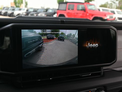 Used 2025 Jeep Wrangler Unlimited Sahara AWD/4WD image 23